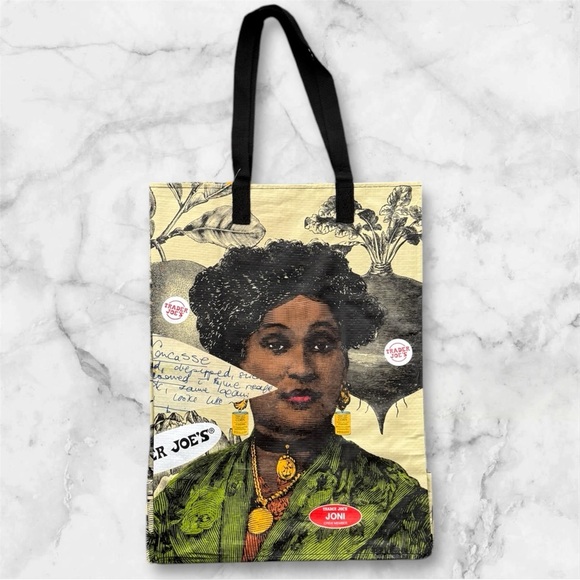 🆕🐝Trader Joe’s Bag with Artistic Design - Picture 4 of 11